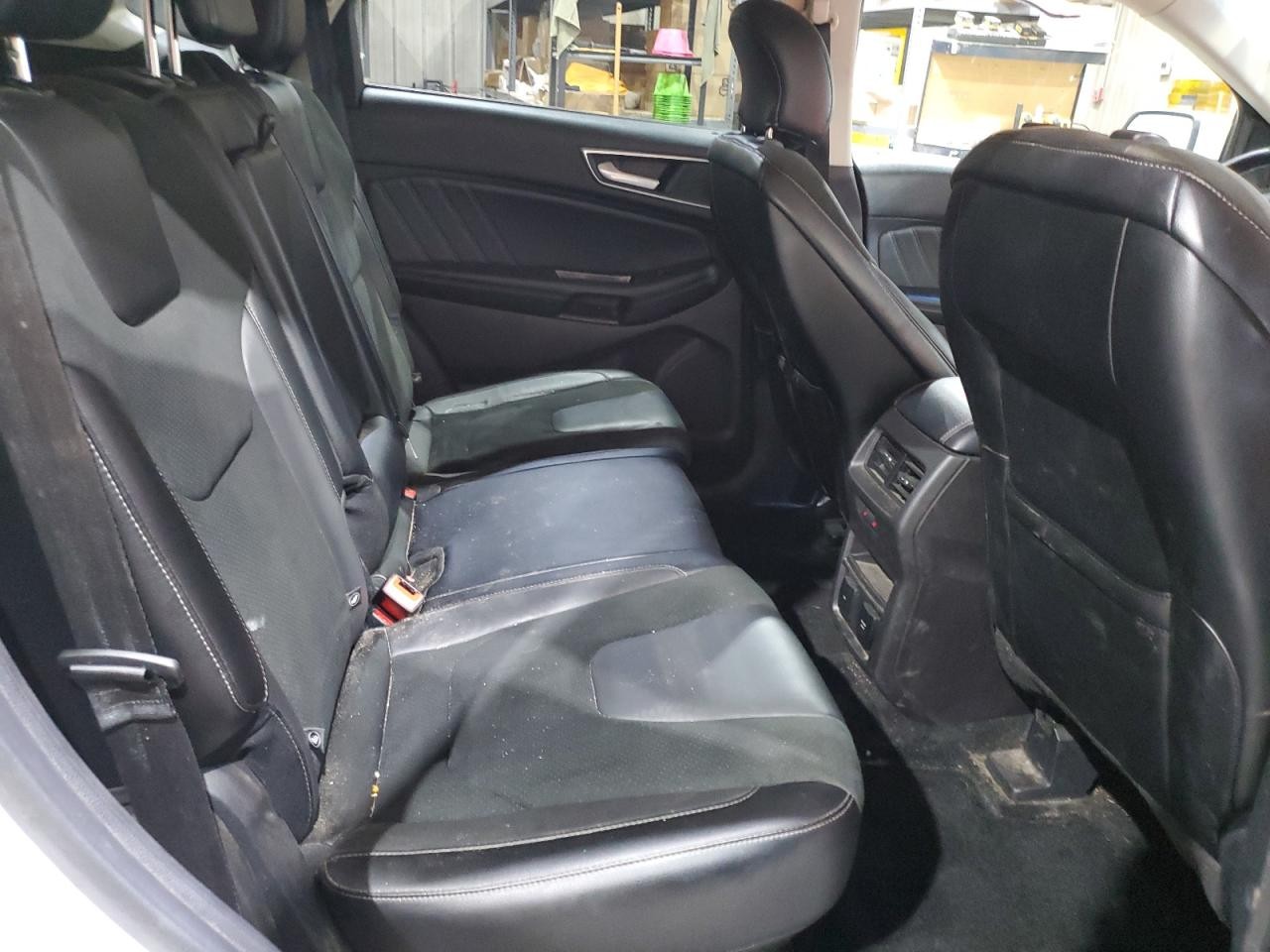 https://f005.backblazeb2.com/file/img-partshotlines-com/Inventory/NE93/Vehicle/26590_11.jpg