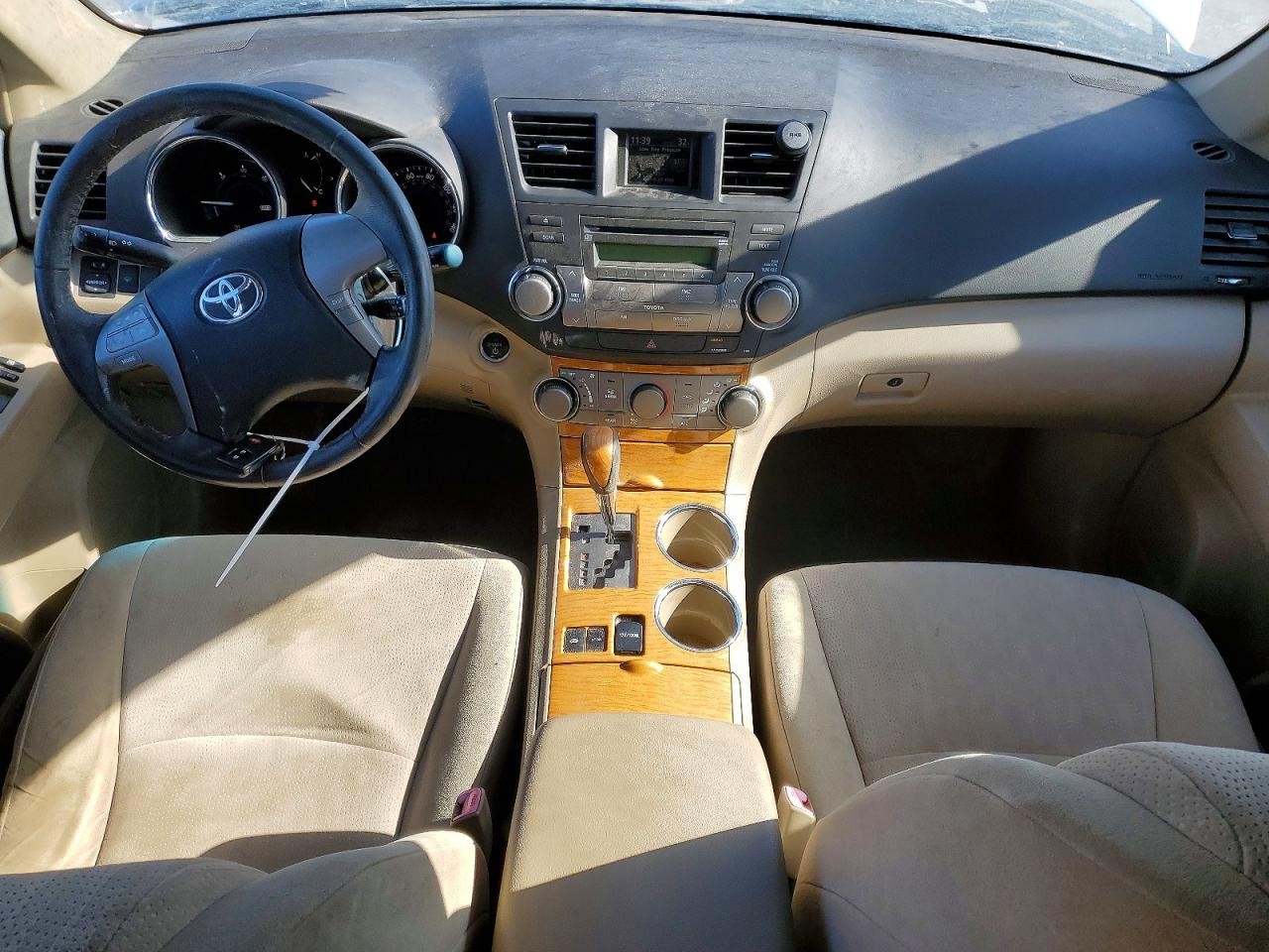 https://f005.backblazeb2.com/file/img-partshotlines-com/Inventory/NE93/Vehicle/26711_08.jpg