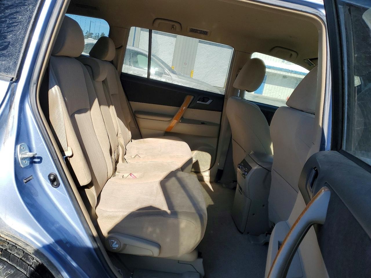 https://f005.backblazeb2.com/file/img-partshotlines-com/Inventory/NE93/Vehicle/26711_10.jpg