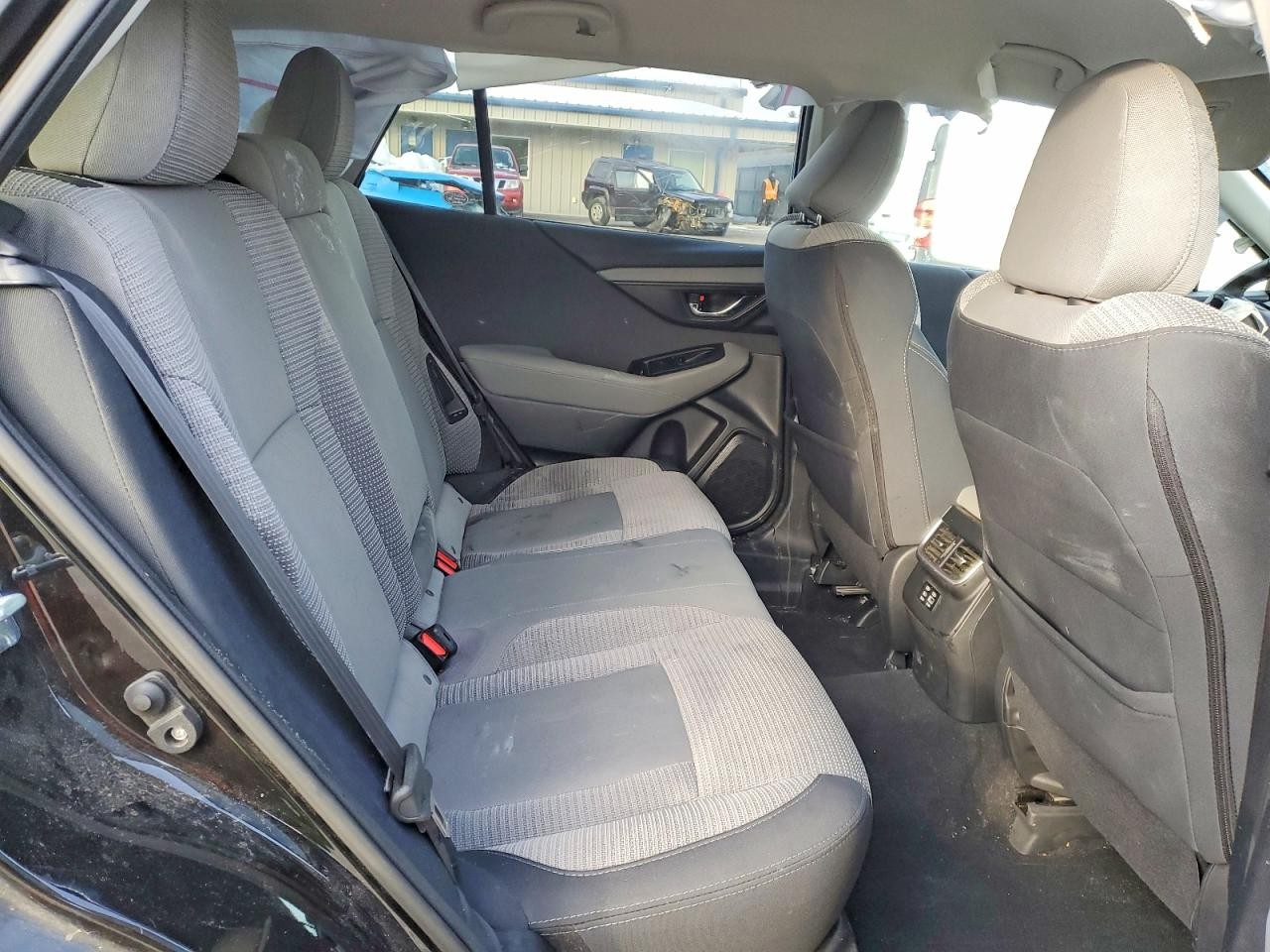 https://f005.backblazeb2.com/file/img-partshotlines-com/Inventory/NE93/Vehicle/26712_10.jpg