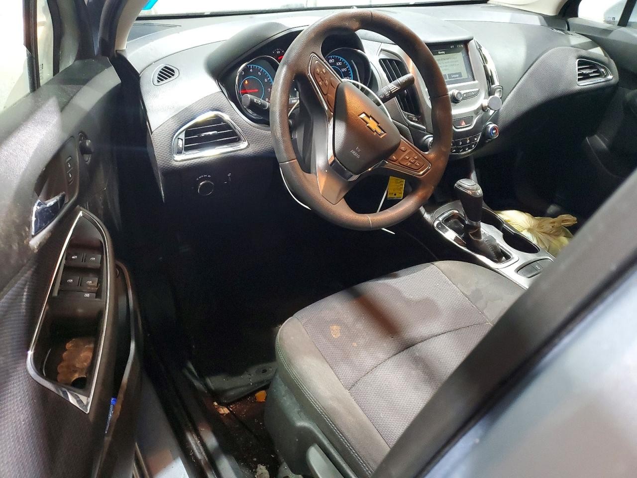 https://f005.backblazeb2.com/file/img-partshotlines-com/Inventory/NE93/Vehicle/26727_08.jpg
