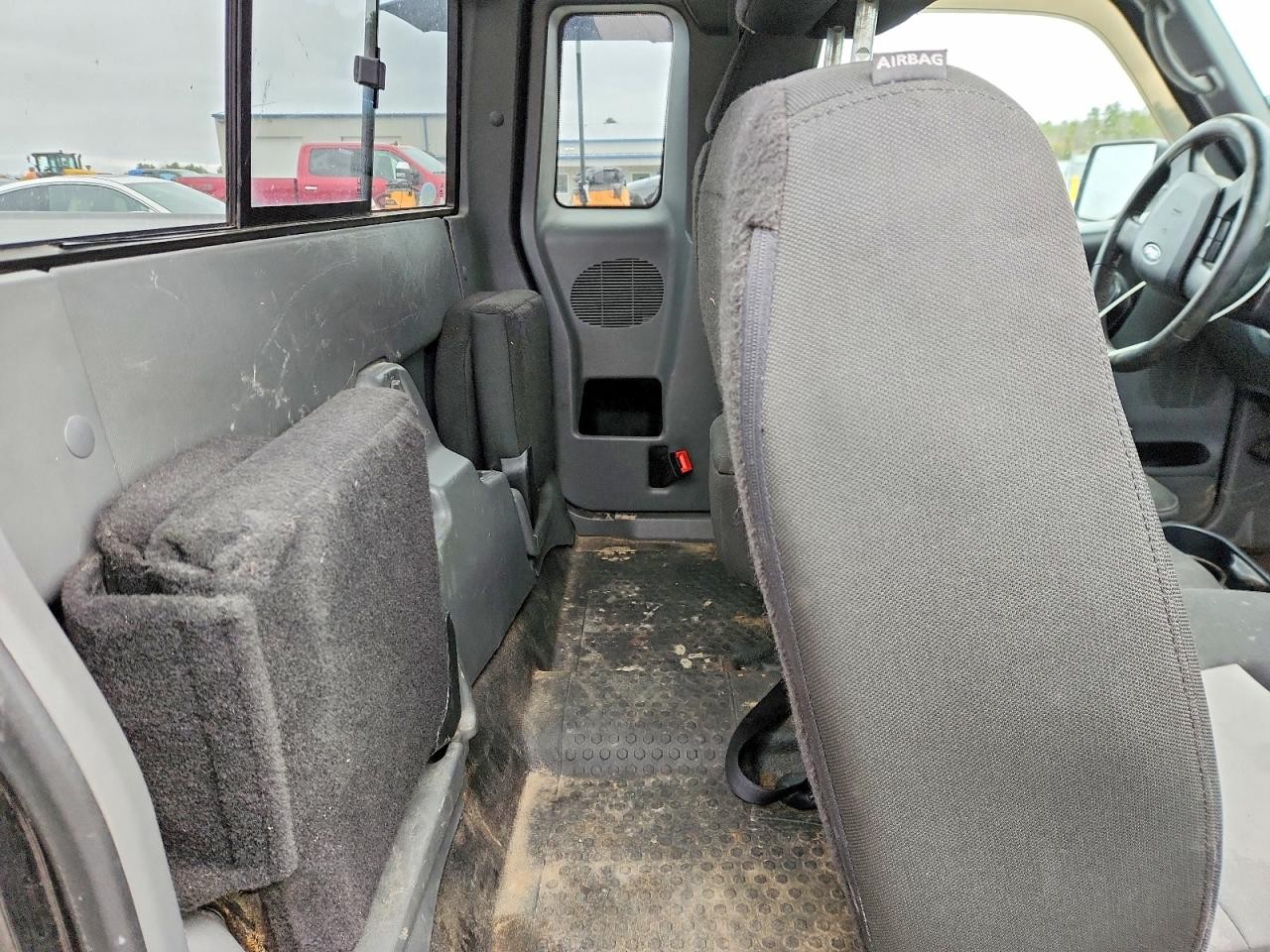 https://f005.backblazeb2.com/file/img-partshotlines-com/Inventory/NE93/Vehicle/26802_10.jpg