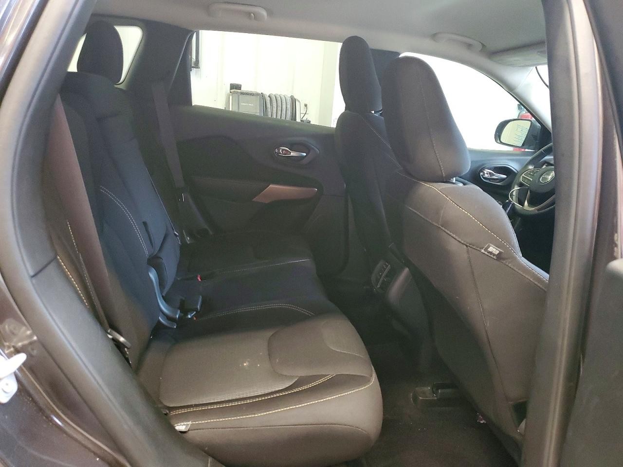 https://f005.backblazeb2.com/file/img-partshotlines-com/Inventory/NE93/Vehicle/26897_11.jpg