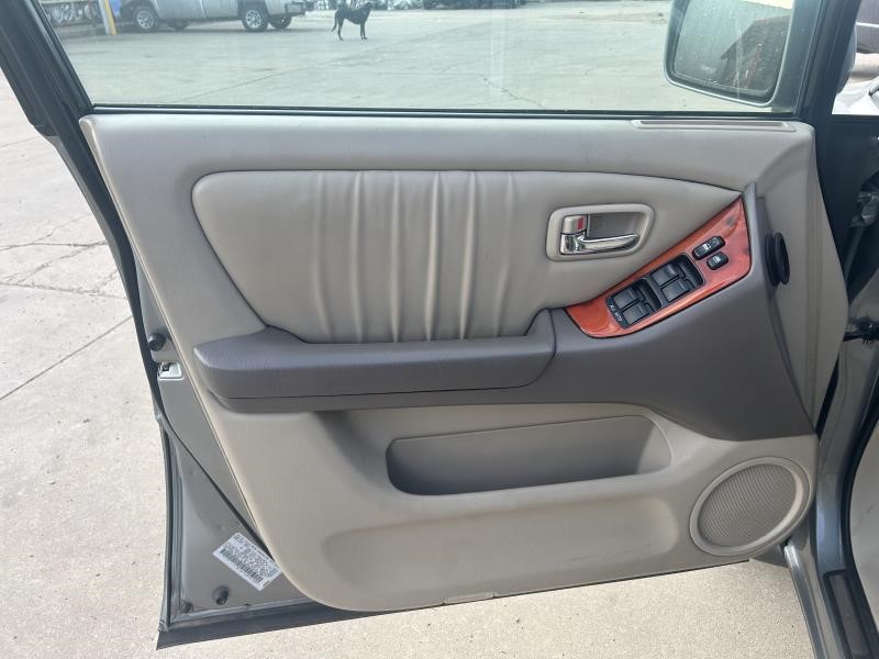 https://f005.backblazeb2.com/file/img-partshotlines-com/Inventory/OK19/Vehicle/24282_12.jpg