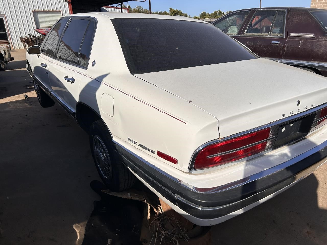 https://f005.backblazeb2.com/file/img-partshotlines-com/Inventory/OK19/Vehicle/25601_08.jpg