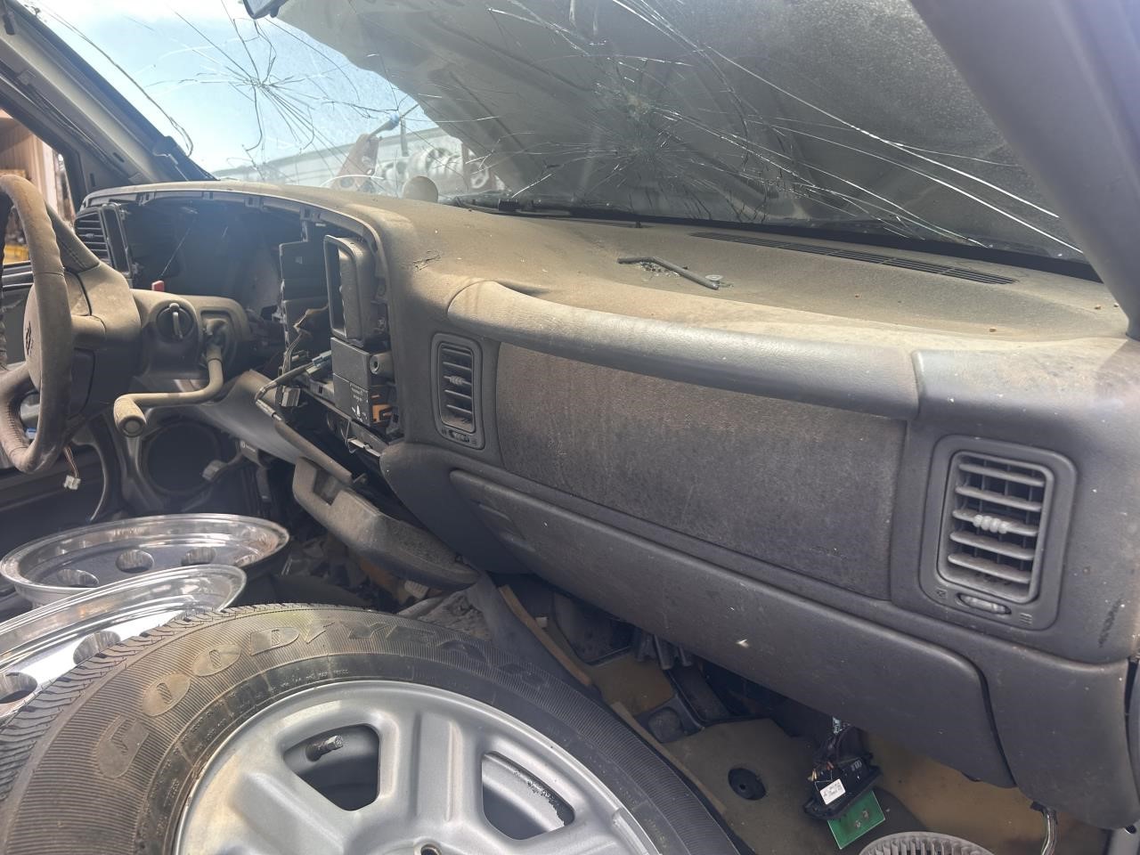 https://f005.backblazeb2.com/file/img-partshotlines-com/Inventory/OK19/Vehicle/26297_06.jpg