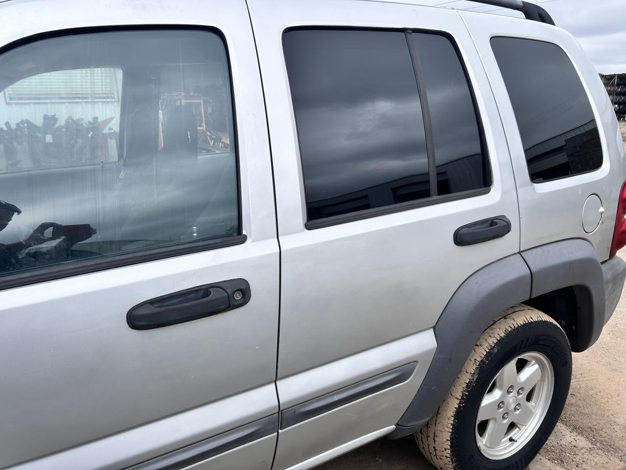 https://f005.backblazeb2.com/file/img-partshotlines-com/Inventory/OK19/Vehicle/26861_05.jpg