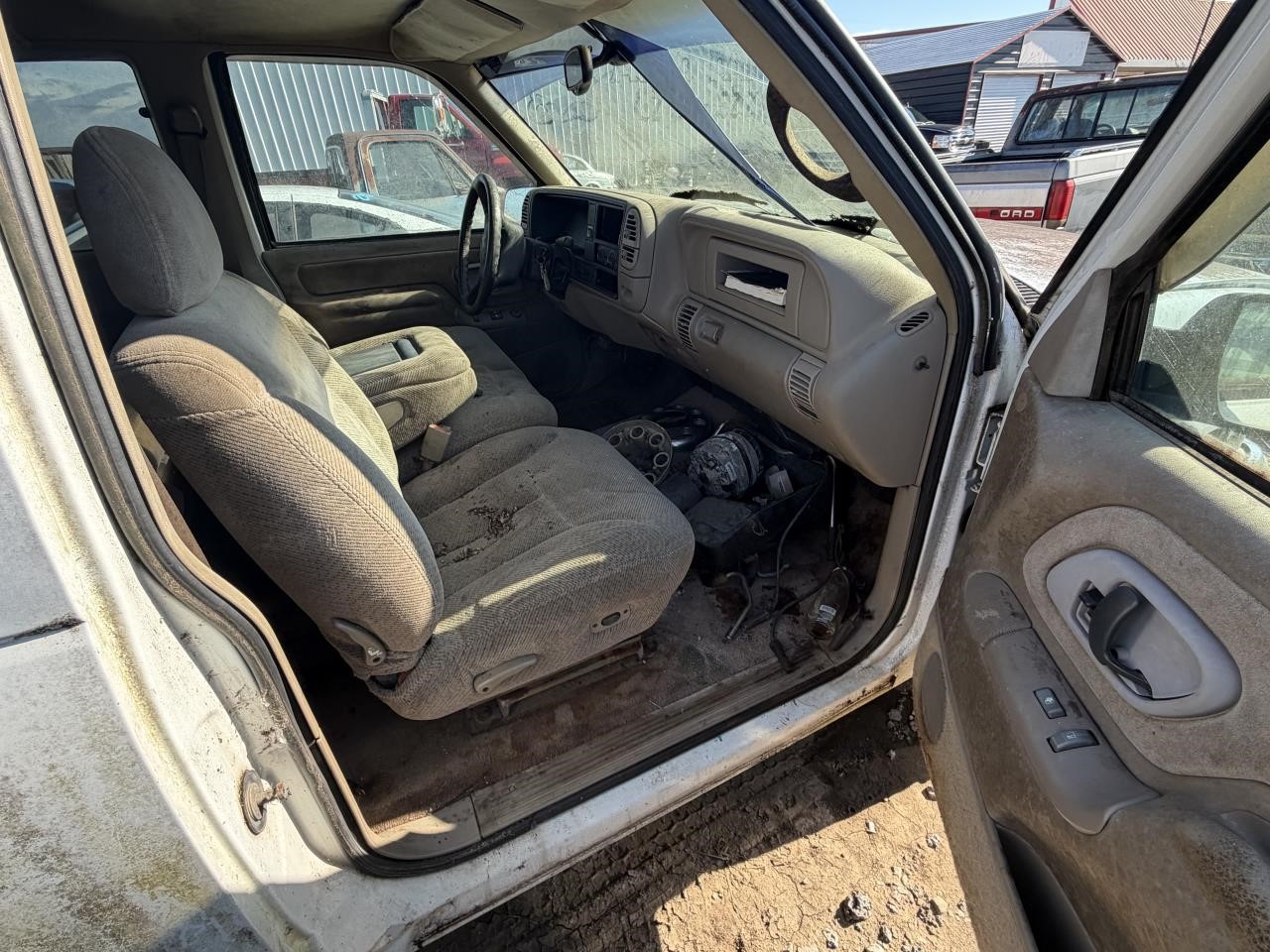 https://f005.backblazeb2.com/file/img-partshotlines-com/Inventory/OK19/Vehicle/27071_11.jpg