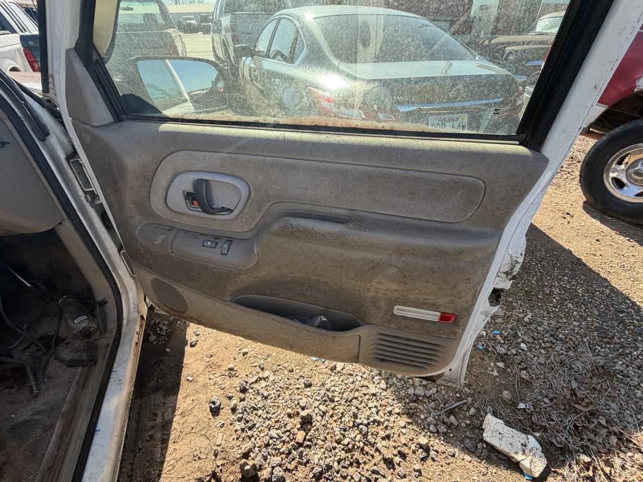 https://f005.backblazeb2.com/file/img-partshotlines-com/Inventory/OK19/Vehicle/27071_12.jpg