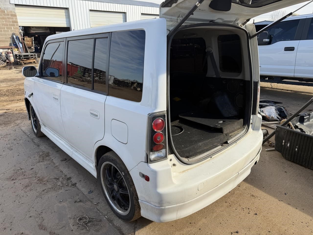 https://f005.backblazeb2.com/file/img-partshotlines-com/Inventory/OK19/Vehicle/27083_06.jpg