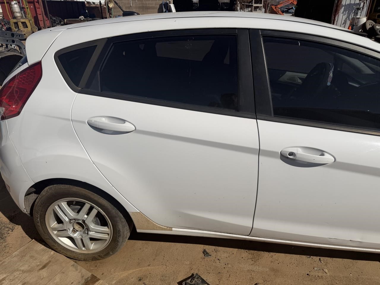 https://f005.backblazeb2.com/file/img-partshotlines-com/Inventory/OK19/Vehicle/27179_09.jpg