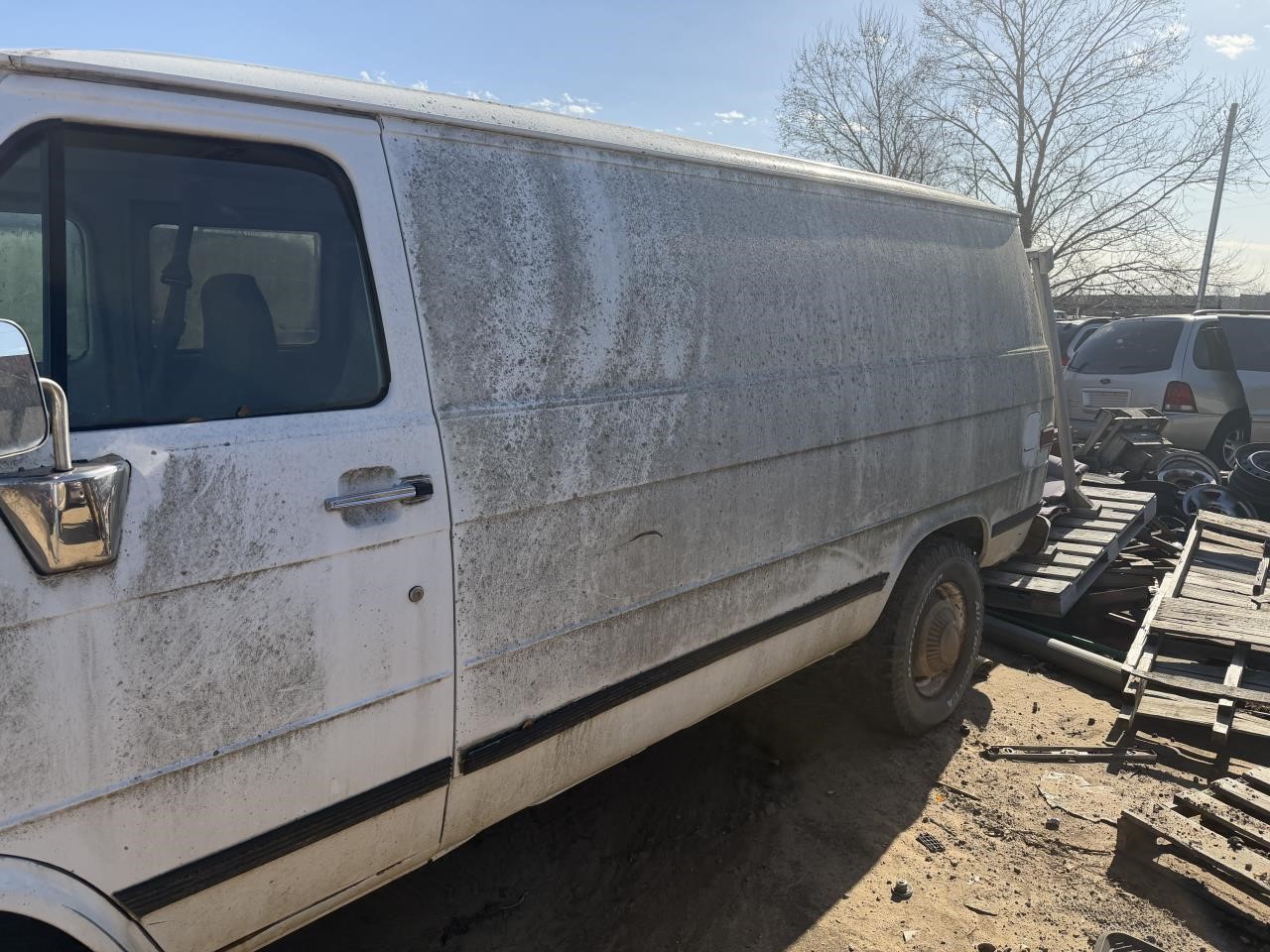 https://f005.backblazeb2.com/file/img-partshotlines-com/Inventory/OK19/Vehicle/27196_03.jpg