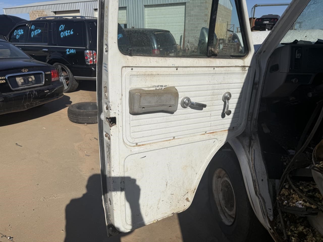 https://f005.backblazeb2.com/file/img-partshotlines-com/Inventory/OK19/Vehicle/27196_09.jpg