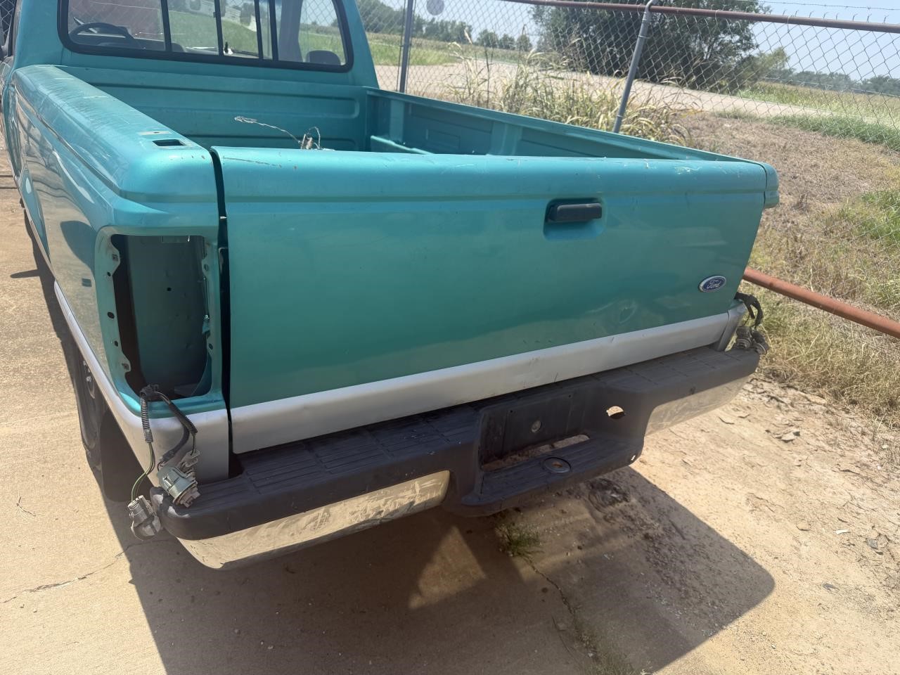https://f005.backblazeb2.com/file/img-partshotlines-com/Inventory/OK19/Vehicle/27610_11.jpg