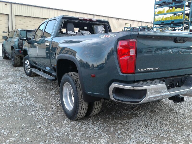 https://f005.backblazeb2.com/file/img-partshotlines-com/Inventory/OK45/Vehicle/33673_09.jpg