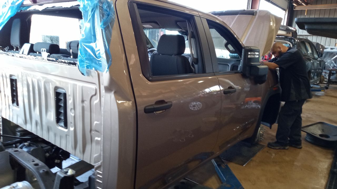 https://f005.backblazeb2.com/file/img-partshotlines-com/Inventory/OK45/Vehicle/34910_11.jpg