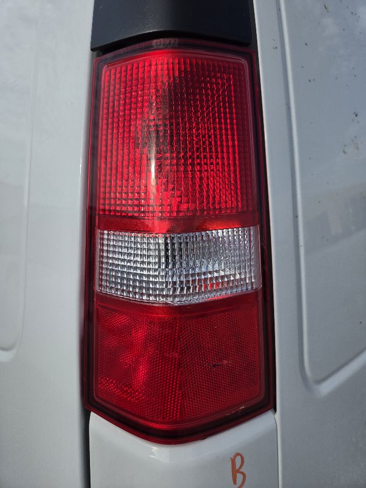 https://f005.backblazeb2.com/file/img-partshotlines-com/Inventory/OK45/Vehicle/37260_09.jpg