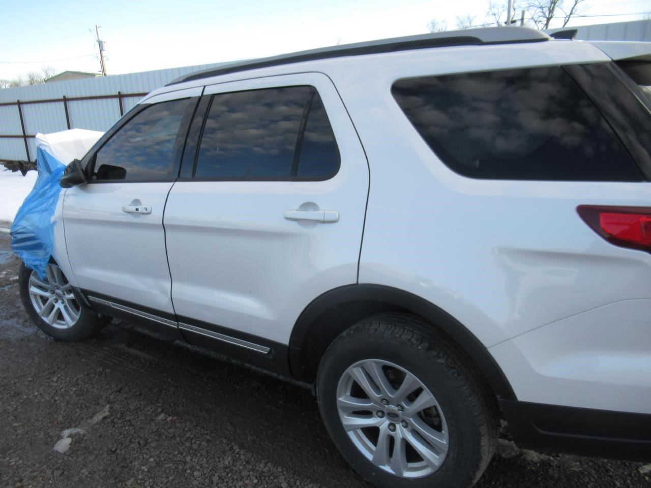 https://f005.backblazeb2.com/file/img-partshotlines-com/Inventory/OK54/Vehicle/36337_09.jpg