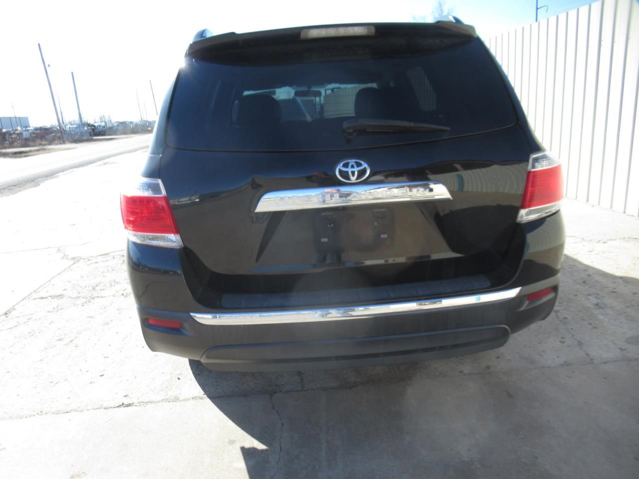 https://f005.backblazeb2.com/file/img-partshotlines-com/Inventory/OK54/Vehicle/36507_08.jpg