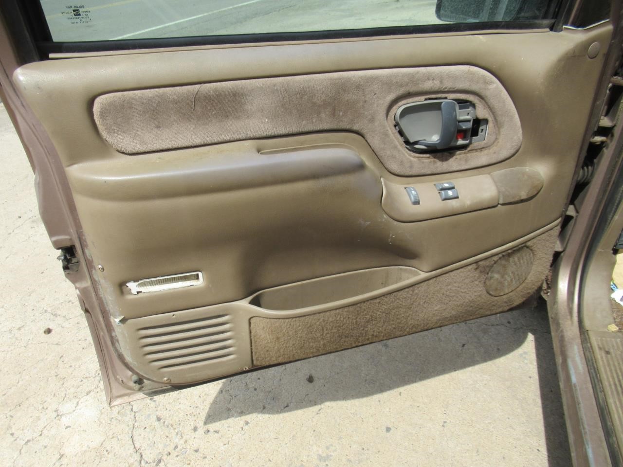 https://f005.backblazeb2.com/file/img-partshotlines-com/Inventory/OK54/Vehicle/37159_11.jpg
