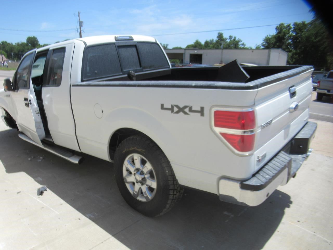https://f005.backblazeb2.com/file/img-partshotlines-com/Inventory/OK54/Vehicle/37365_08.jpg