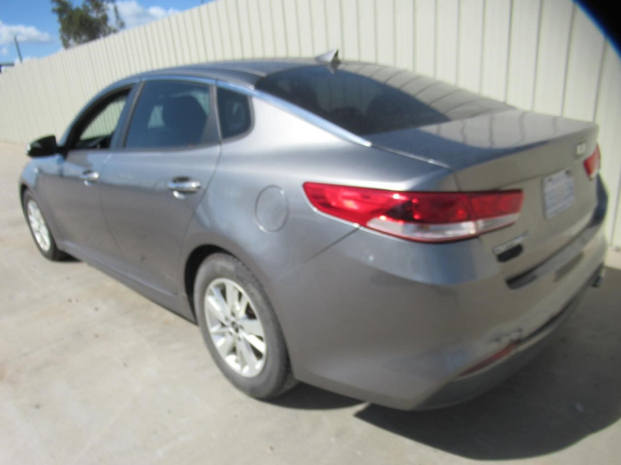 https://f005.backblazeb2.com/file/img-partshotlines-com/Inventory/OK54/Vehicle/37765_07.jpg