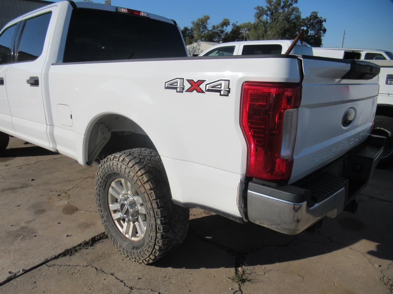 https://f005.backblazeb2.com/file/img-partshotlines-com/Inventory/OK54/Vehicle/37906_10.jpg