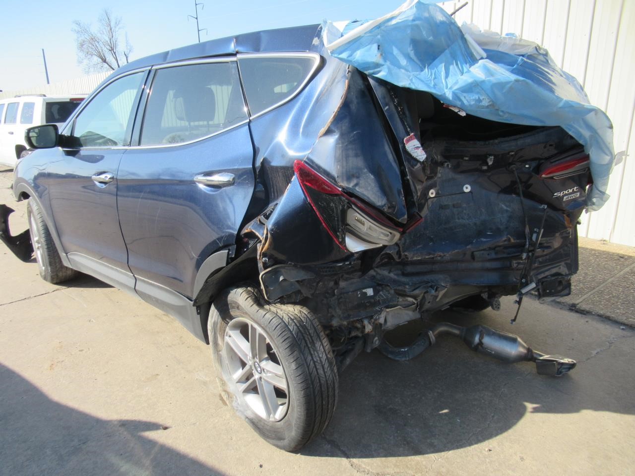 https://f005.backblazeb2.com/file/img-partshotlines-com/Inventory/OK54/Vehicle/38305_08.jpg