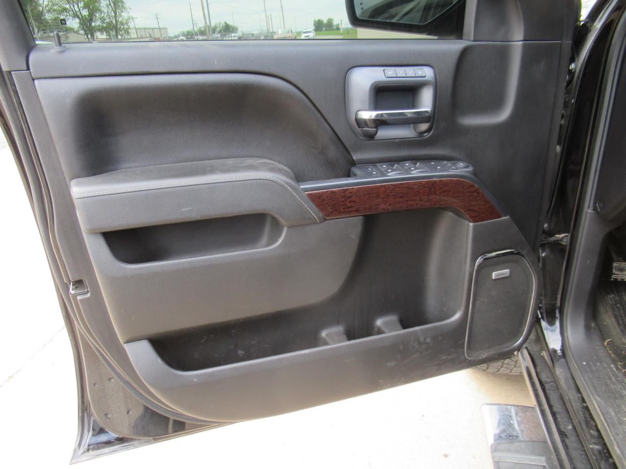 Vehicle/38772_12.jpg