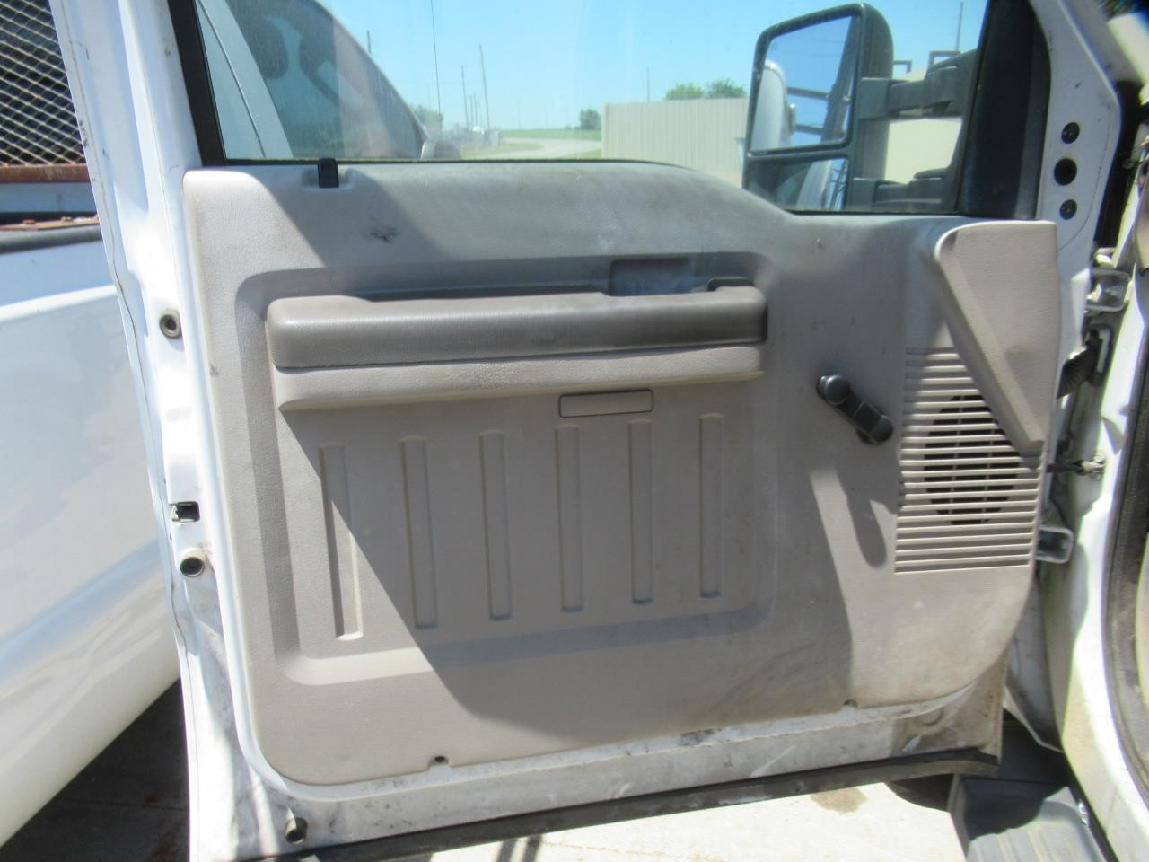 https://f005.backblazeb2.com/file/img-partshotlines-com/Inventory/OK54/Vehicle/38851_11.jpg