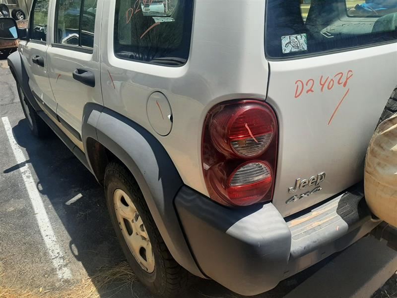 https://f005.backblazeb2.com/file/img-partshotlines-com/Inventory/SW48/Vehicle/5379_04.jpg
