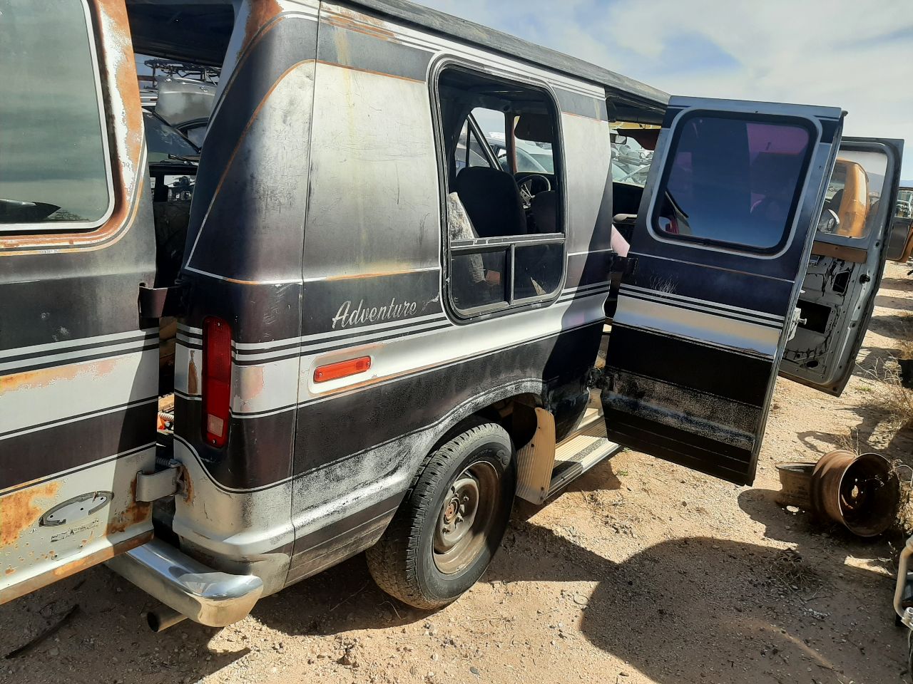 https://f005.backblazeb2.com/file/img-partshotlines-com/Inventory/SW48/Vehicle/5815_11.jpg