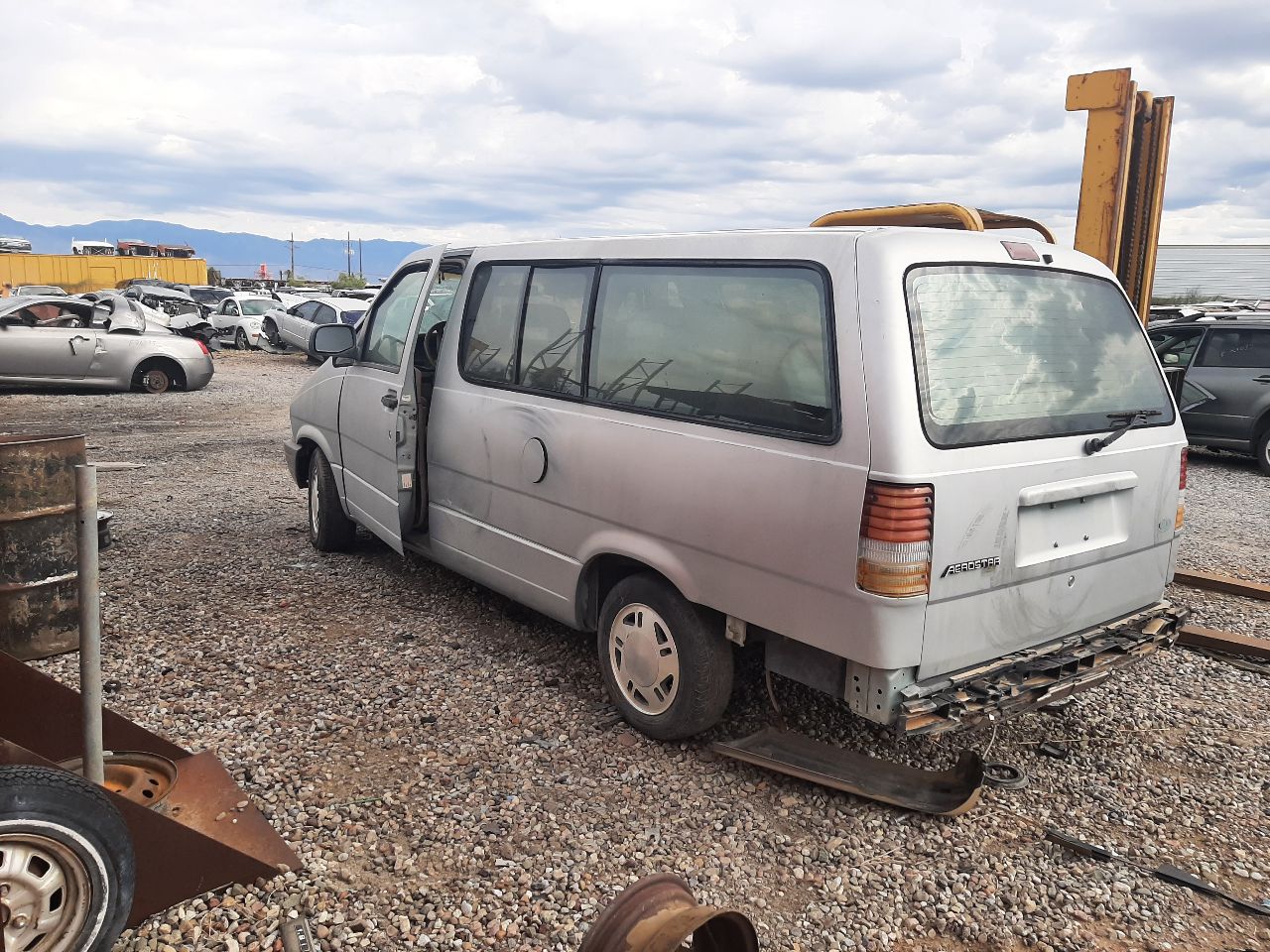 https://f005.backblazeb2.com/file/img-partshotlines-com/Inventory/SW48/Vehicle/5953_05.jpg