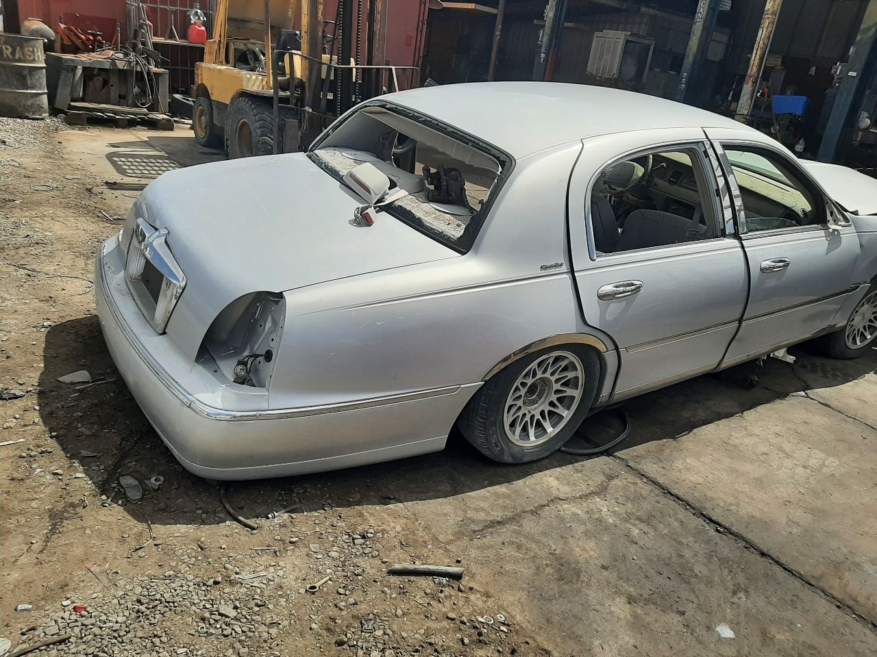 https://f005.backblazeb2.com/file/img-partshotlines-com/Inventory/SW48/Vehicle/815_12.jpg