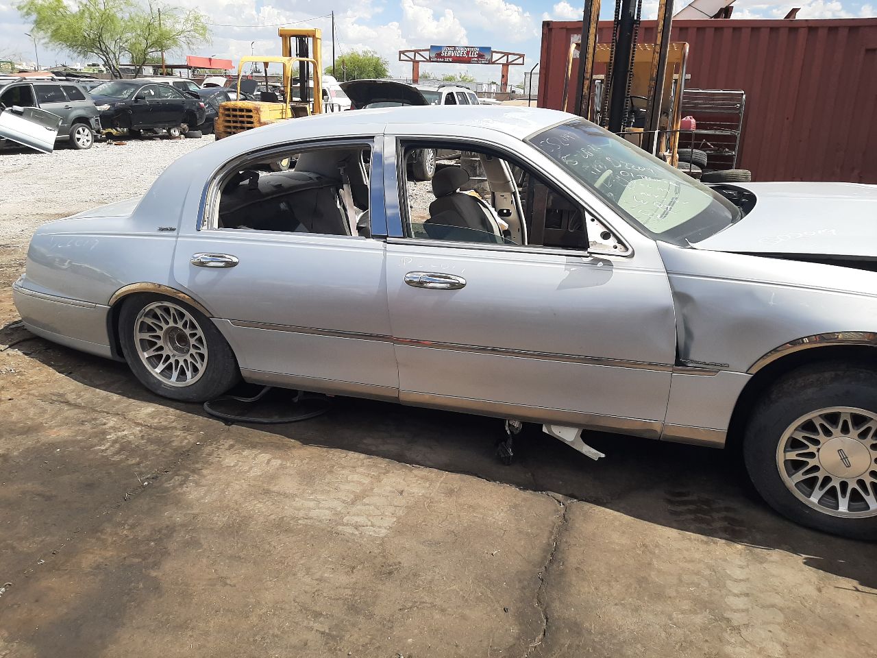 https://f005.backblazeb2.com/file/img-partshotlines-com/Inventory/SW48/Vehicle/815_13.jpg