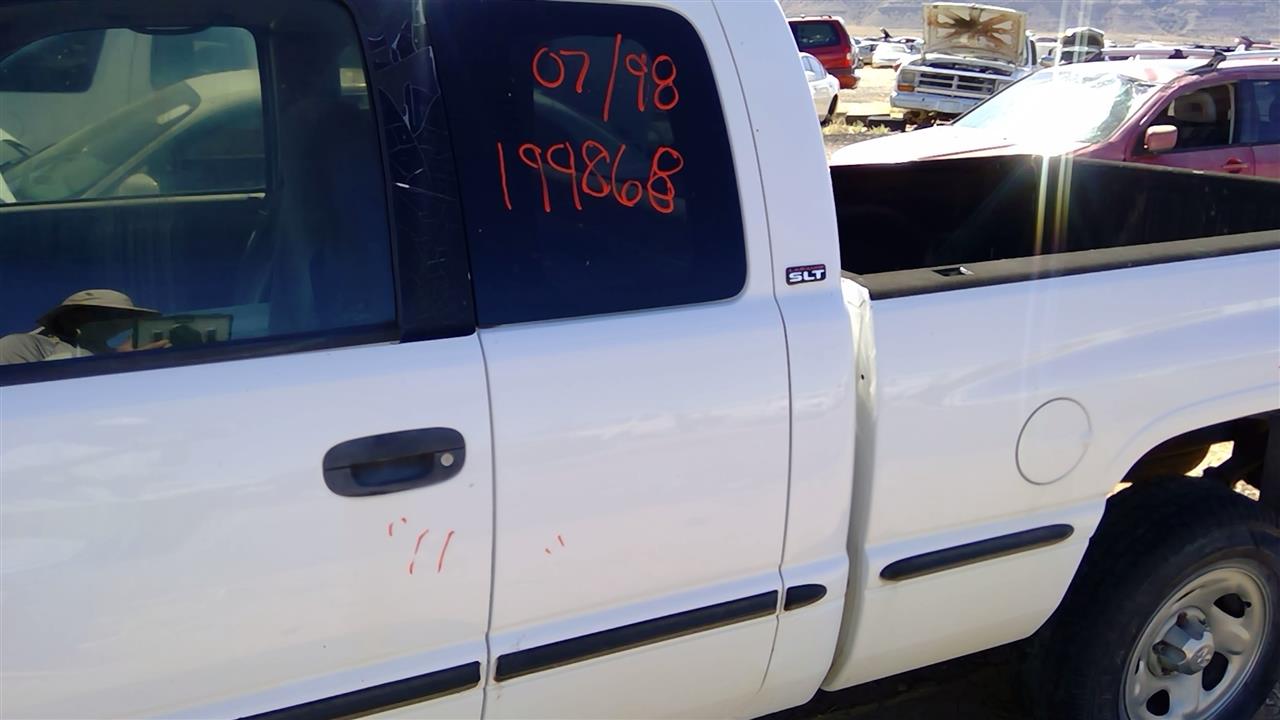 https://f005.backblazeb2.com/file/img-partshotlines-com/Inventory/SW52/Vehicle/18351_11.jpg