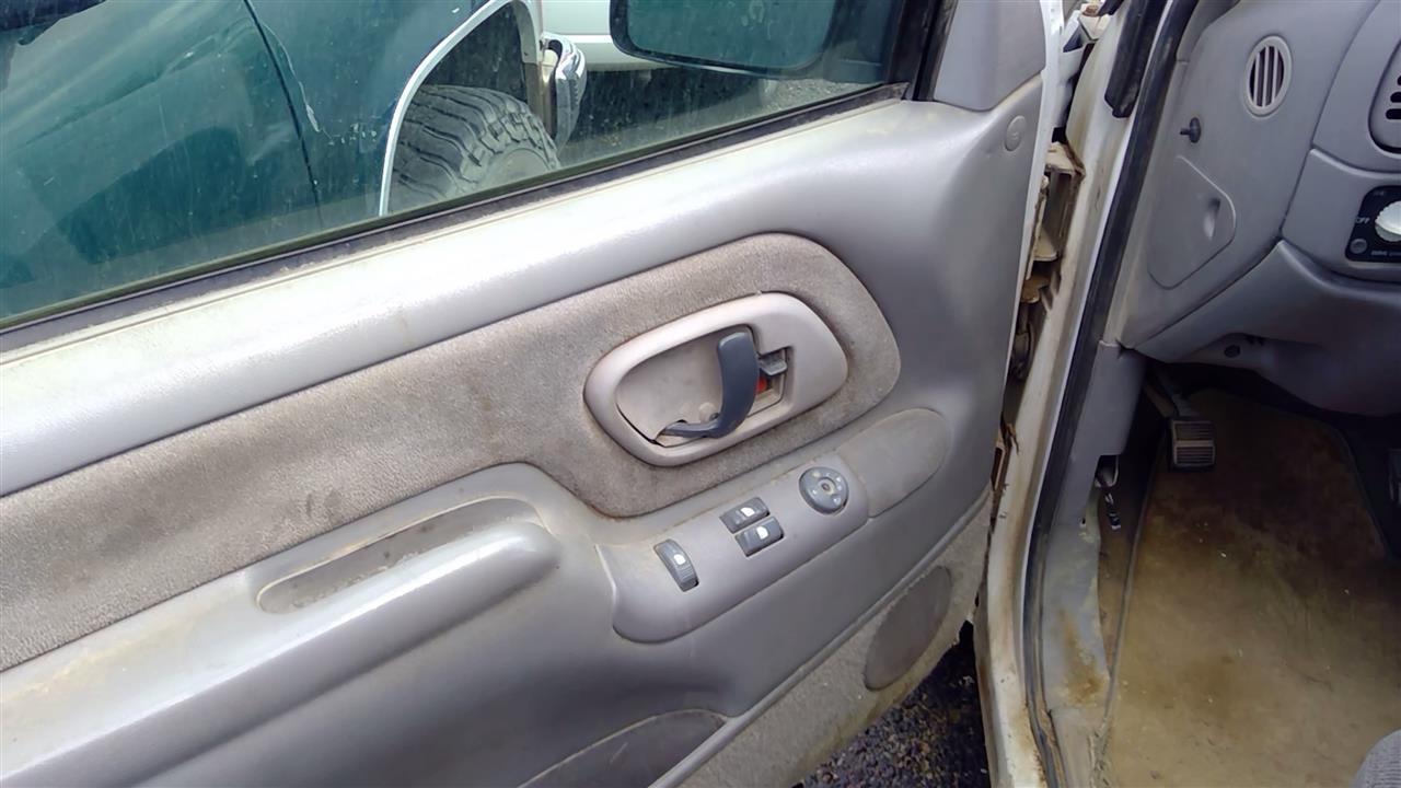 https://f005.backblazeb2.com/file/img-partshotlines-com/Inventory/SW52/Vehicle/18369_02.jpg