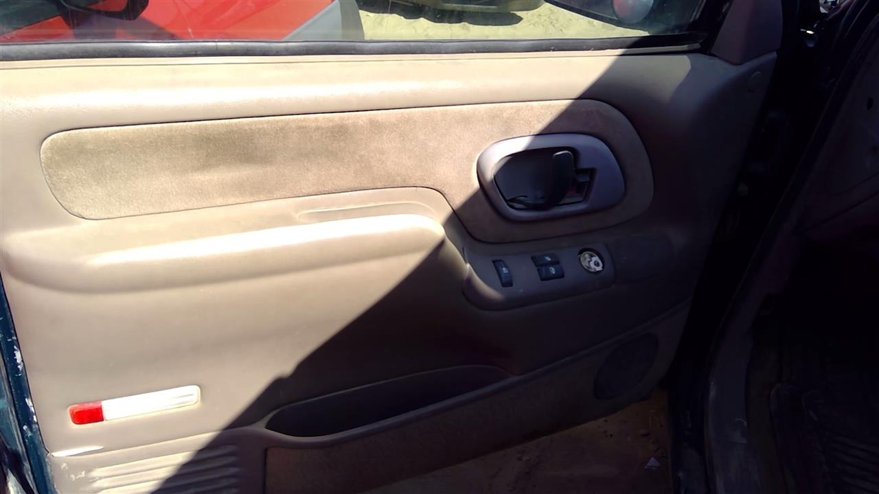 https://f005.backblazeb2.com/file/img-partshotlines-com/Inventory/SW52/Vehicle/18400_02.jpg