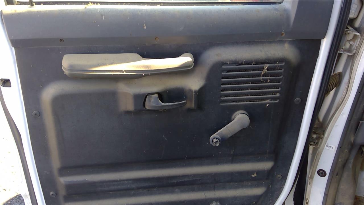 https://f005.backblazeb2.com/file/img-partshotlines-com/Inventory/SW52/Vehicle/18432_02.jpg
