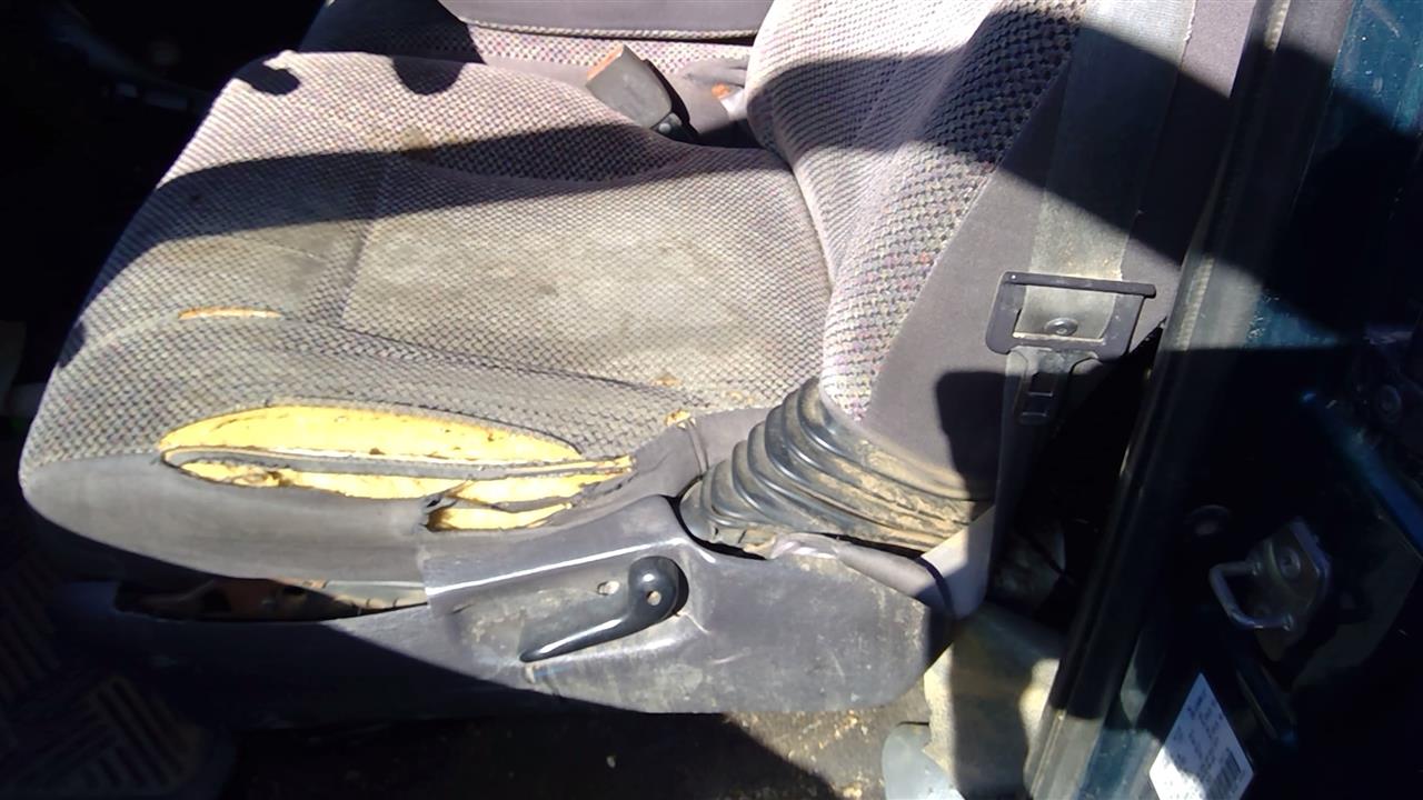https://f005.backblazeb2.com/file/img-partshotlines-com/Inventory/SW52/Vehicle/18452_03.jpg