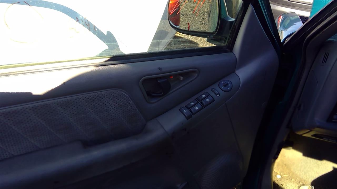 https://f005.backblazeb2.com/file/img-partshotlines-com/Inventory/SW52/Vehicle/18608_02.jpg