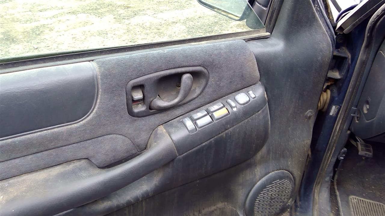 https://f005.backblazeb2.com/file/img-partshotlines-com/Inventory/SW52/Vehicle/18762_02.jpg