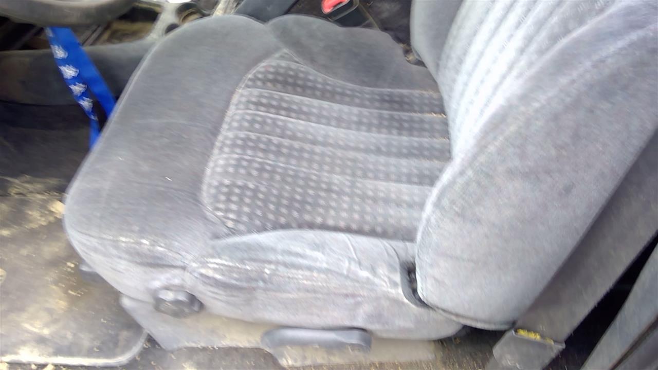 https://f005.backblazeb2.com/file/img-partshotlines-com/Inventory/SW52/Vehicle/18762_03.jpg