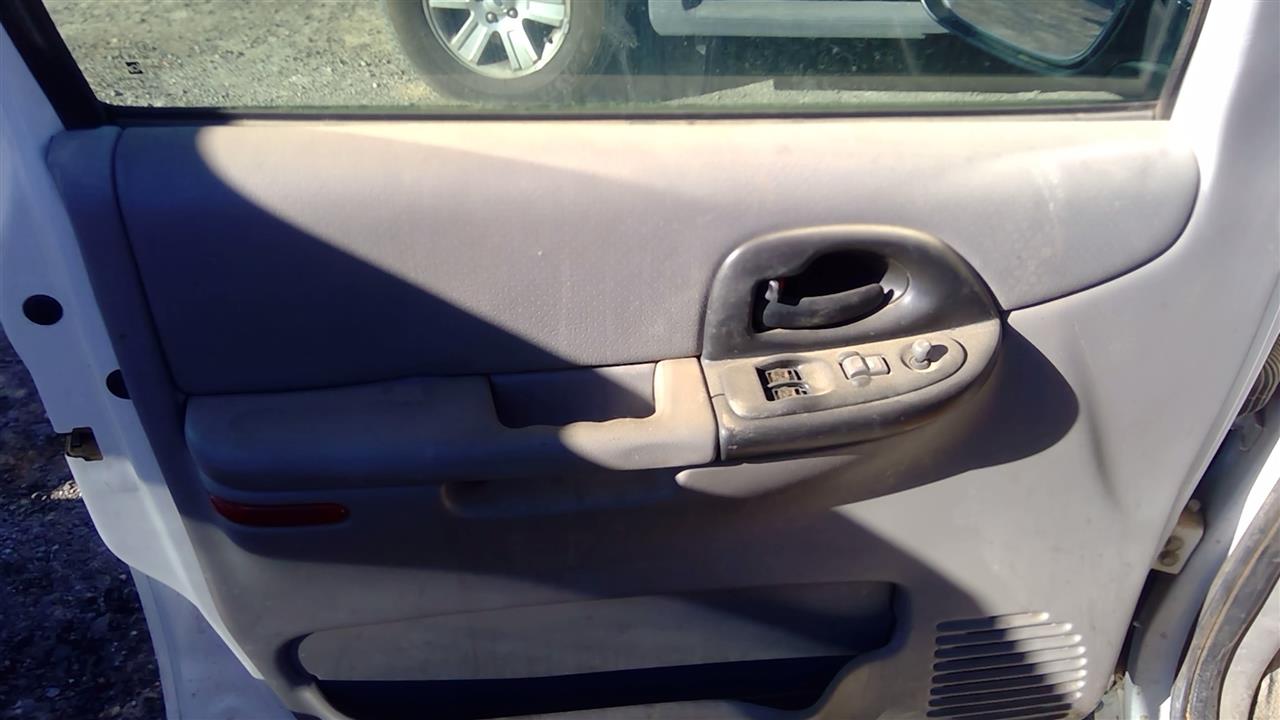 https://f005.backblazeb2.com/file/img-partshotlines-com/Inventory/SW52/Vehicle/18897_02.jpg