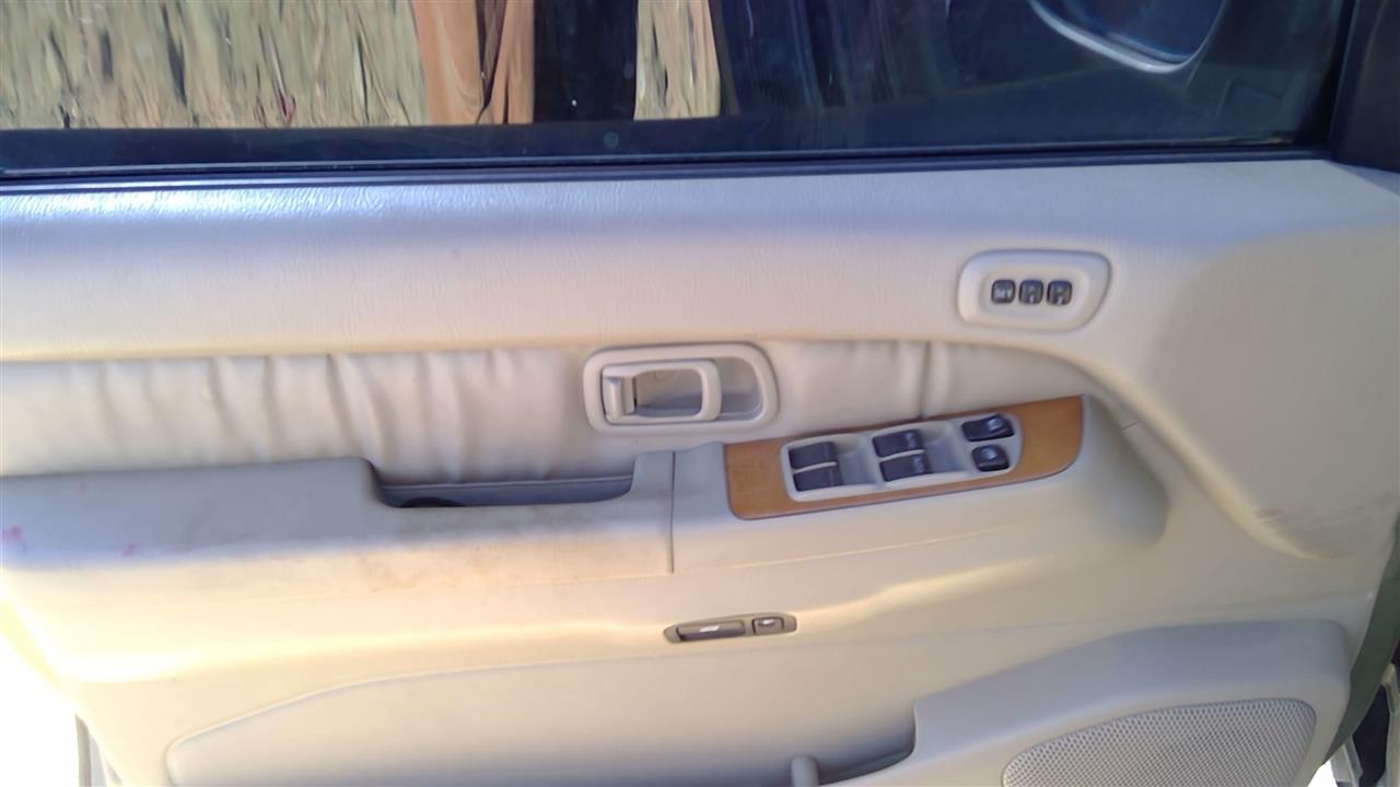 https://f005.backblazeb2.com/file/img-partshotlines-com/Inventory/SW52/Vehicle/19017_02.jpg