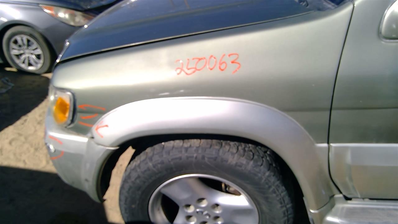 https://f005.backblazeb2.com/file/img-partshotlines-com/Inventory/SW52/Vehicle/19017_10.jpg