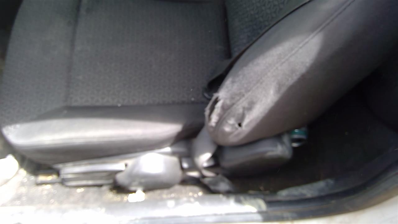 https://f005.backblazeb2.com/file/img-partshotlines-com/Inventory/SW52/Vehicle/19271_03.jpg