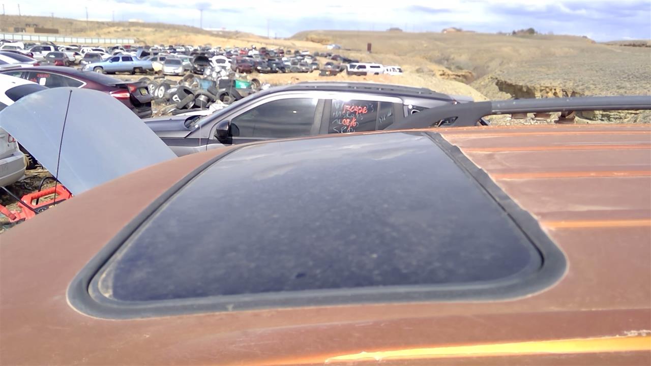 https://f005.backblazeb2.com/file/img-partshotlines-com/Inventory/SW52/Vehicle/19282_04.jpg