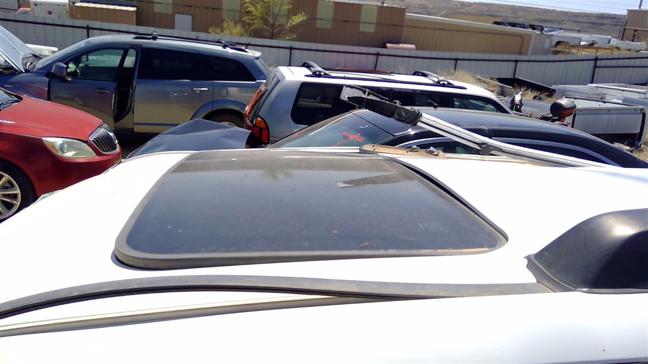 https://f005.backblazeb2.com/file/img-partshotlines-com/Inventory/SW52/Vehicle/19328_04.jpg