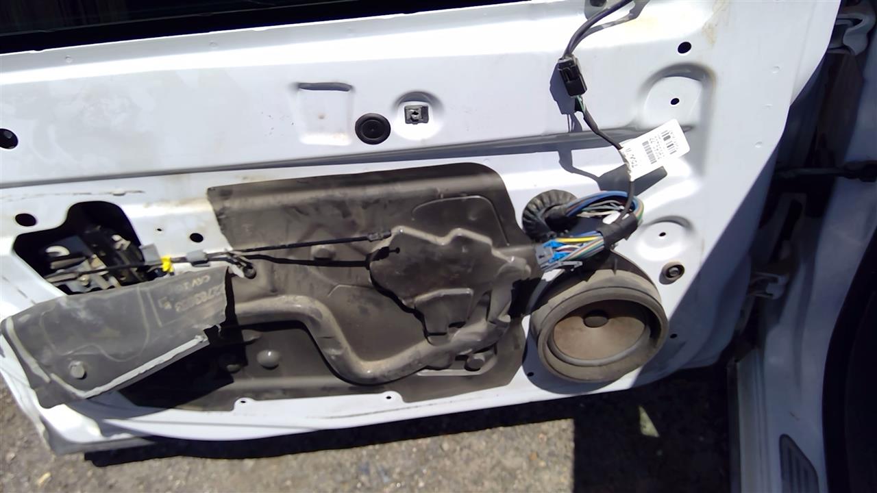 https://f005.backblazeb2.com/file/img-partshotlines-com/Inventory/SW52/Vehicle/19330_02.jpg